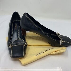 Louis Vuitton Sz 35 Low Heel Suhali Pumps